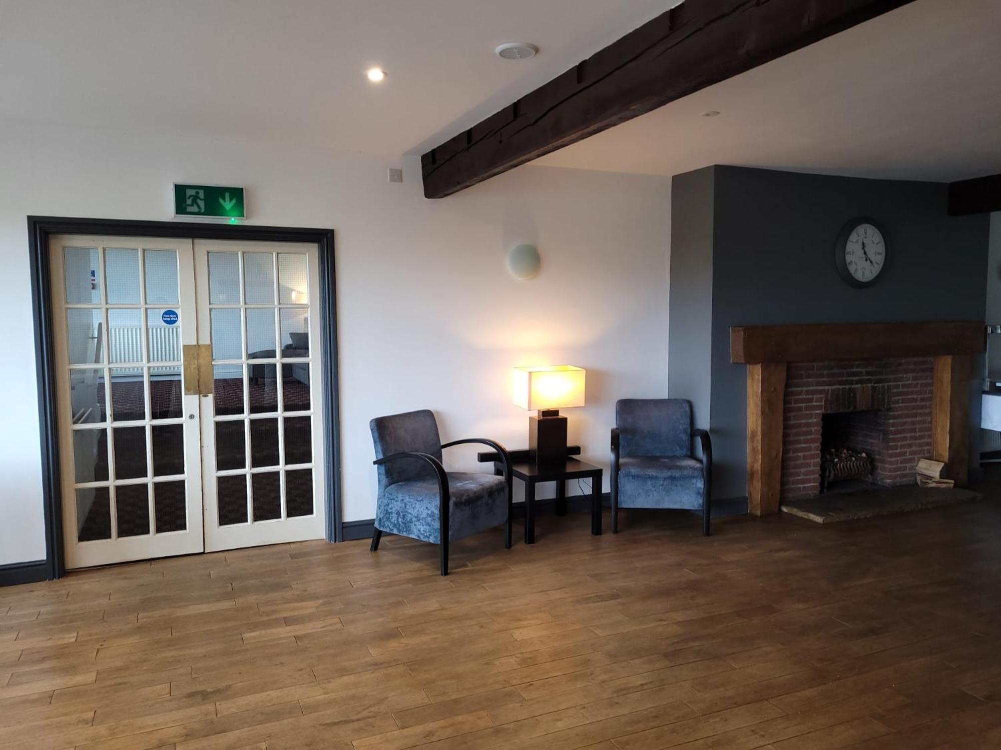 The White Horse Lodge Hotel Тірск Екстер'єр фото
