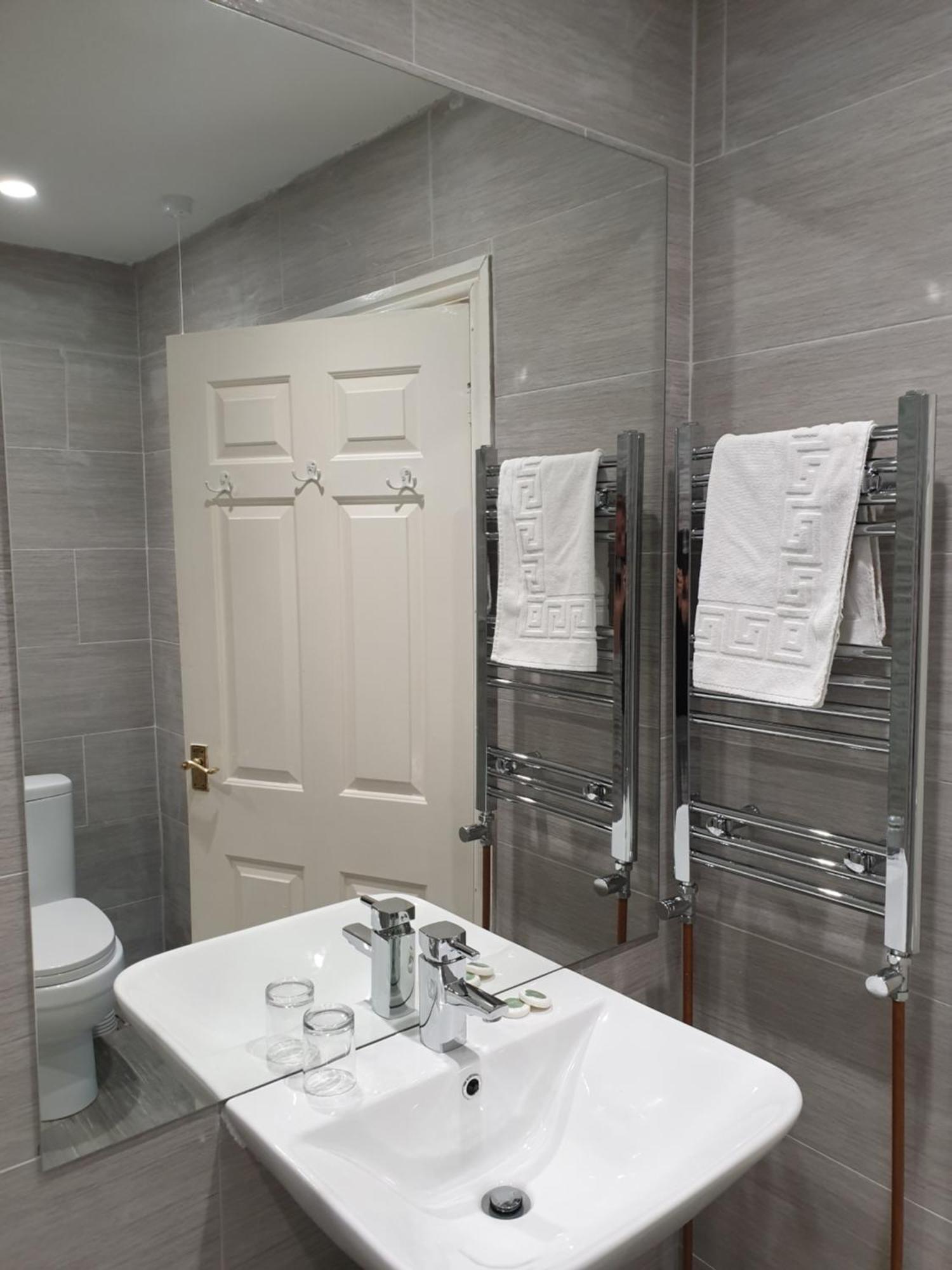 The White Horse Lodge Hotel Тірск Екстер'єр фото