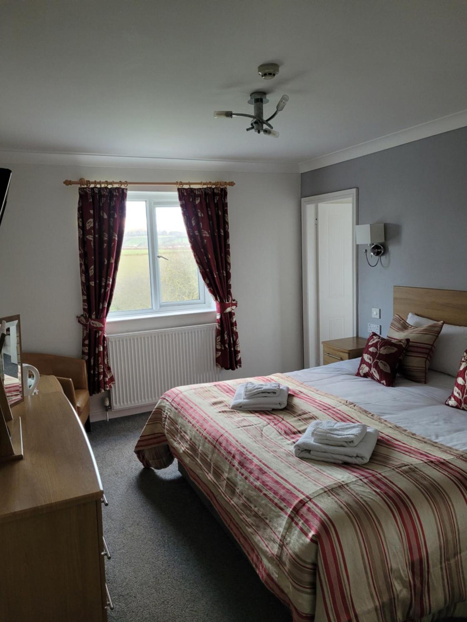 The White Horse Lodge Hotel Тірск Екстер'єр фото